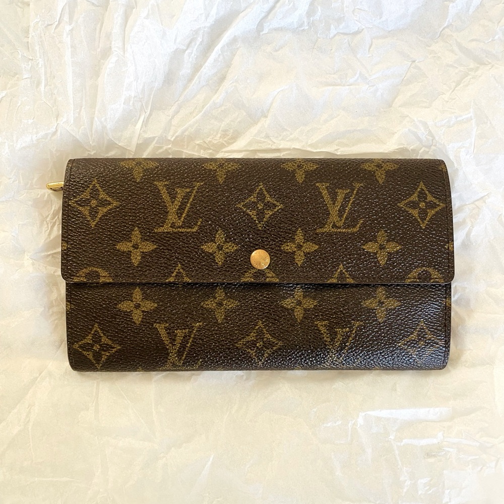 AUTHENTIC Louis Vuitton Sarah Wallet